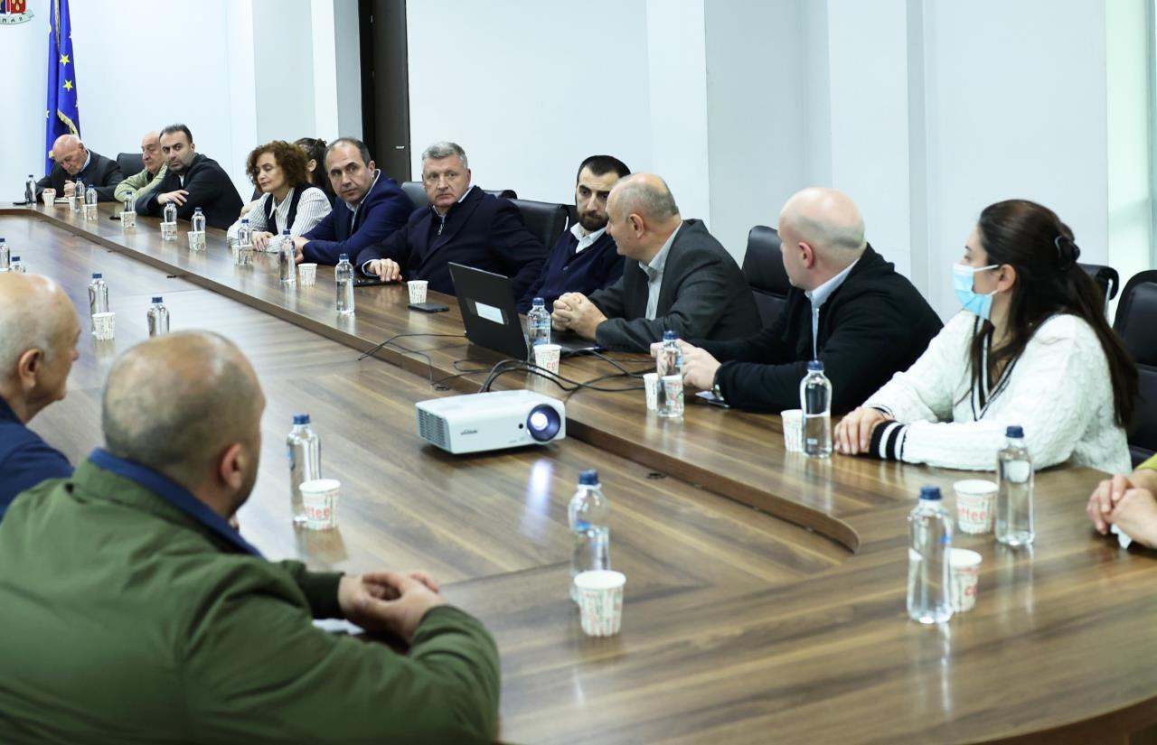 The Director of the Rural Development Agency, Zurab Gozalishvili, held a working meeting with the employees of the Shida Kartli Regional Service